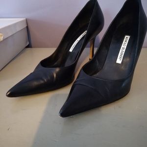 Manolo Blahnik black leather classic heels